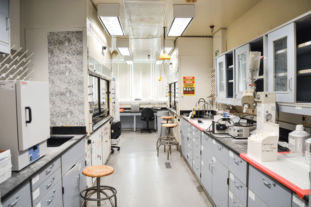 photo of large clean modern lab