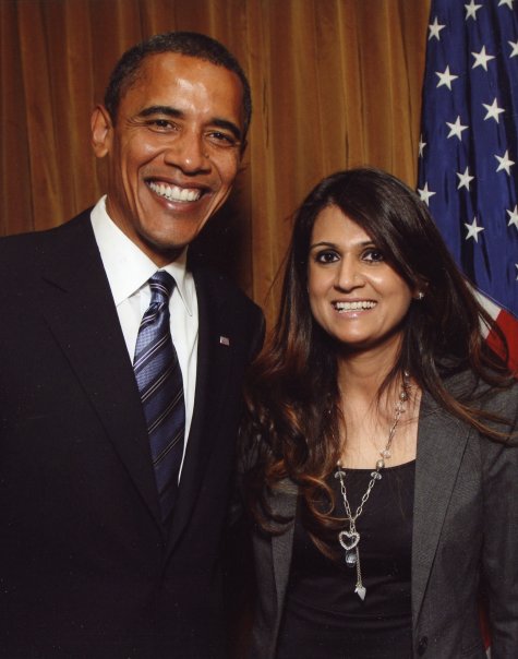 Anila Ali poses with President Obama with a US flag next to them